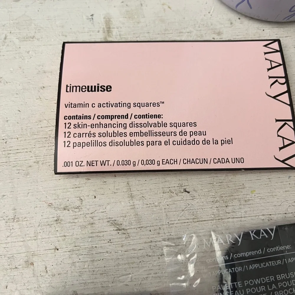 New Mary Kay Lot - Vitamin C Squares Blending Sponge & 2 Palette Powder Brushes
